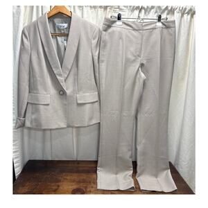 New With Tags Women's Le Suit Two Piece Pant Suit Set Size 6 Color: Summer Straw